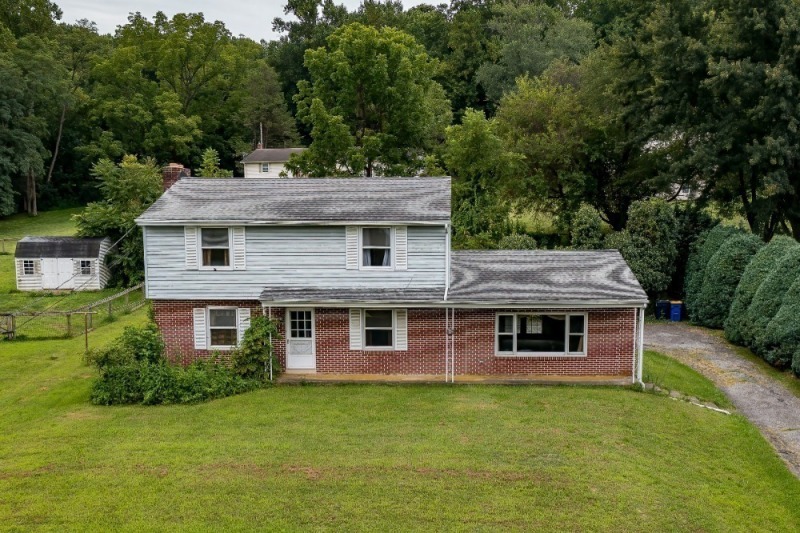 5282 Strasburg Rd, Kinzers, PA