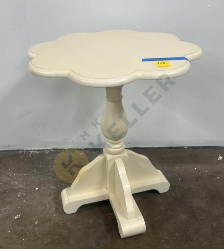 Cottage Scalloped End Table