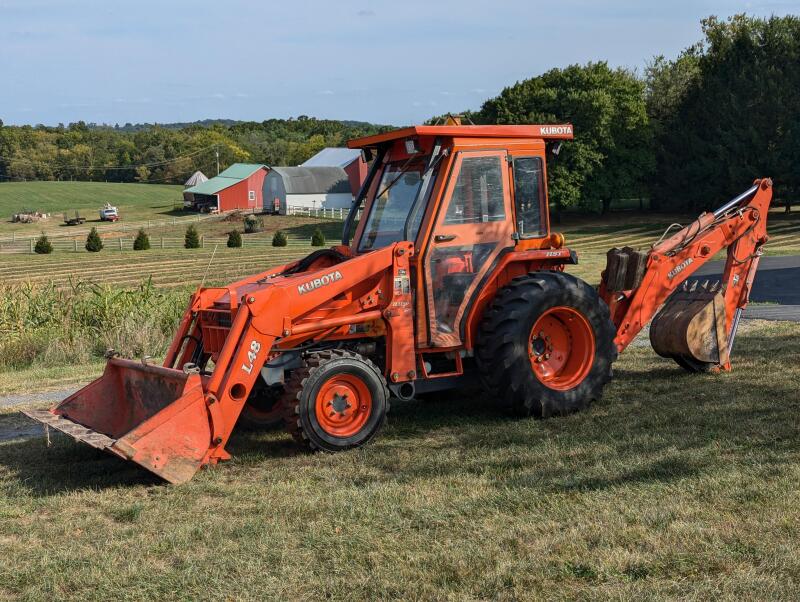 Kubota BT1100 with Loader and Backhoe