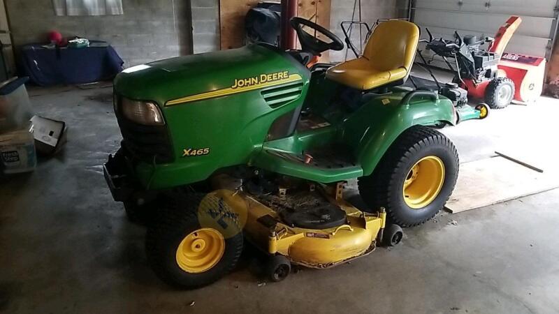 John Deere X465 Riding Mower