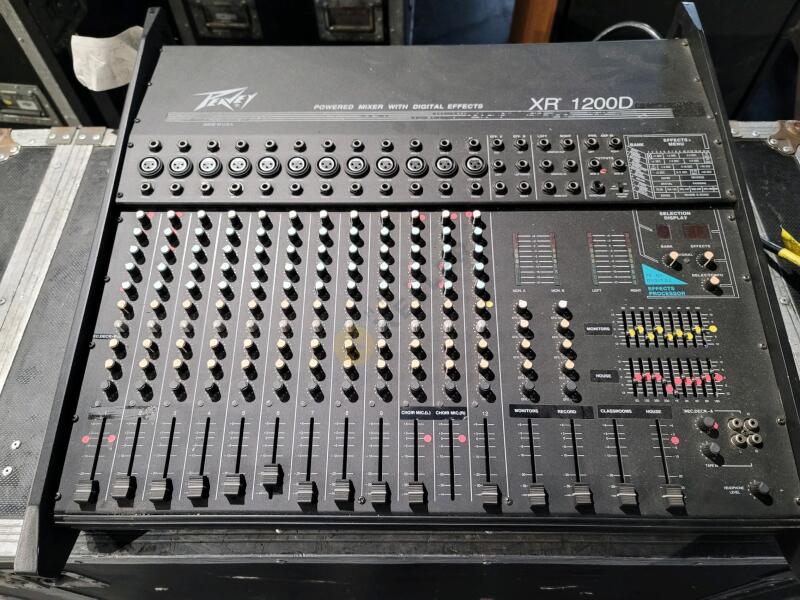 Peavey XR1200D Mixing Console