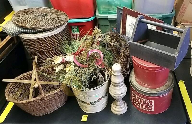 Primitive Decor, Large Baskets, Christmas Decor