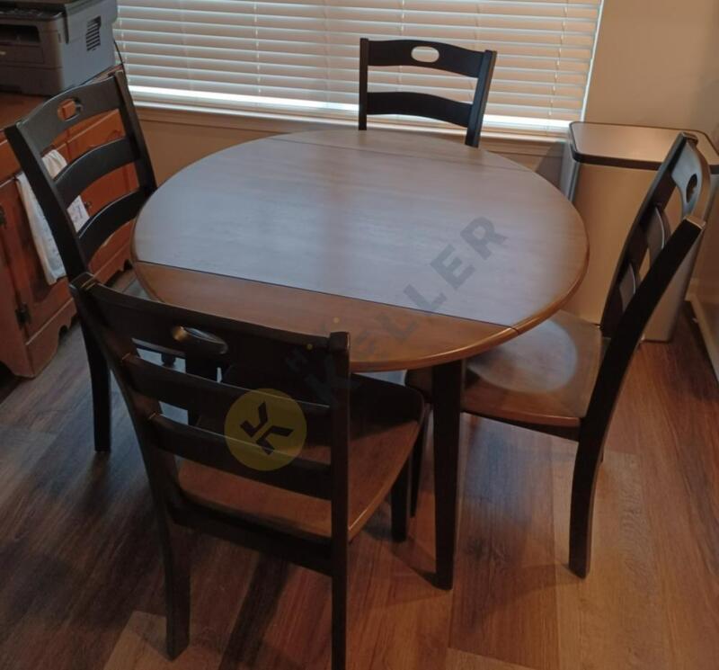 Two-Tone Table and 4 Chairs