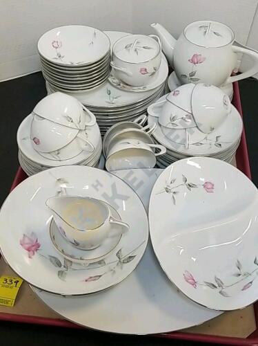 Style House Porcelain Dish Set