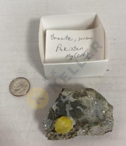 Brucite, Yellow