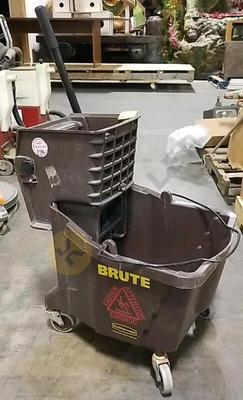 Brute Commerical Mop Bucket With Side Press