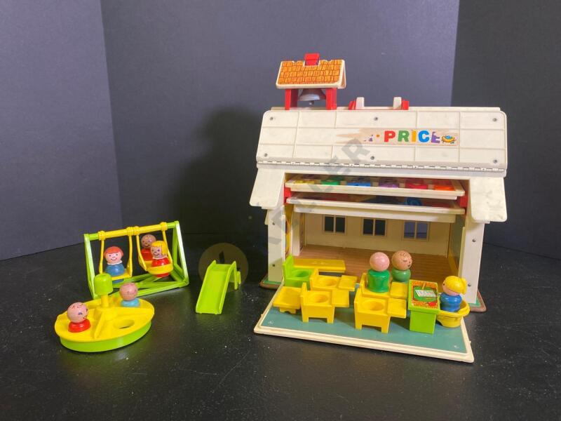 Vintage 1971 Fisher Price Little People Schoolhouse
