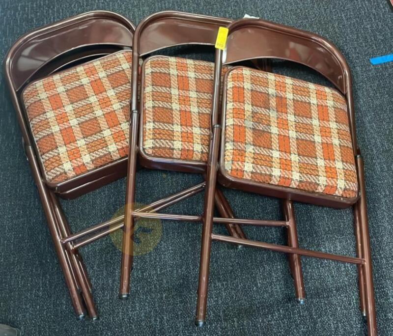4 Metal Folding Chairs with Padded Seats