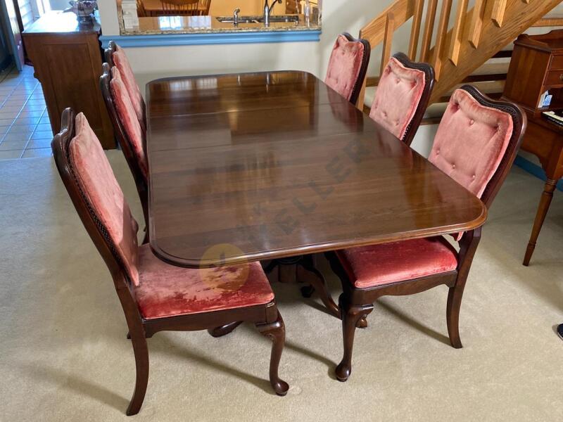 Dining Room Table and 6 Chairs