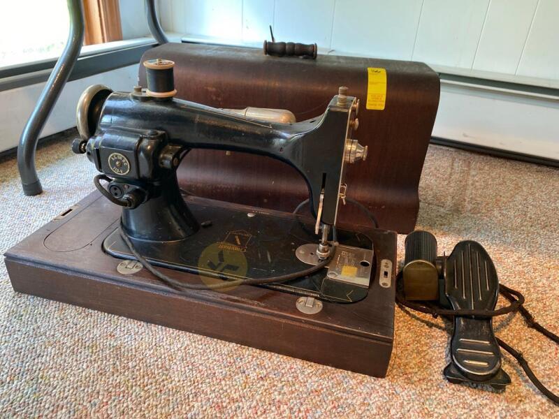 Vintage GraybaR Sewing Machine