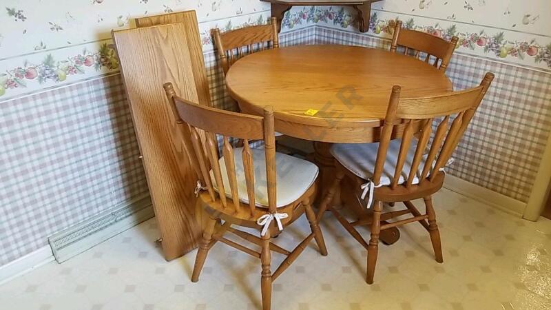 Round Dining Room Table and 4 Chairs