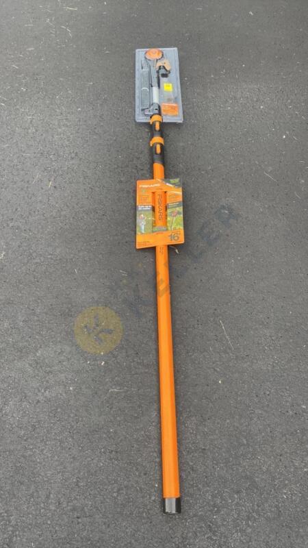 Fiskars Chain Drive Extendable Pole Saw and Pruner