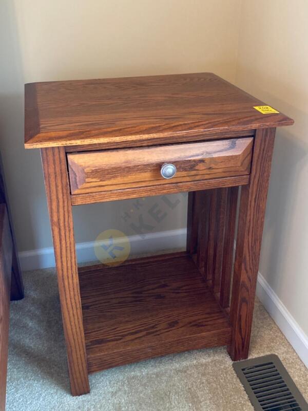 Daniel’s Amish Oak Side Table