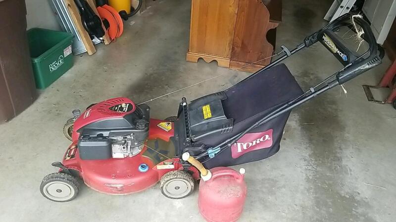 Toro 20" SR4 Super Recyler Push Mower With Gas Can