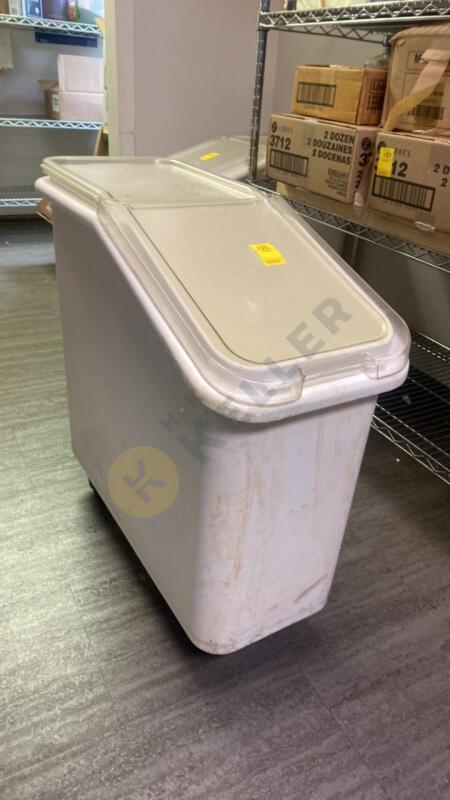 Rubbermaid Commercial Bulk Storage Container