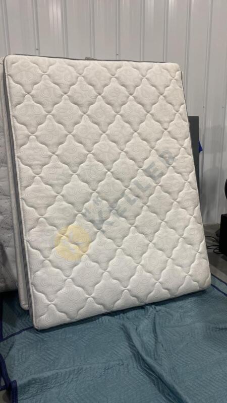 Queen Size Serta Newlander Mattress and Box Spring