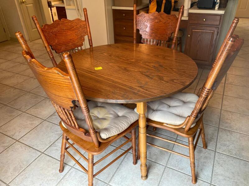 Dining Room Table and 4 Chairs