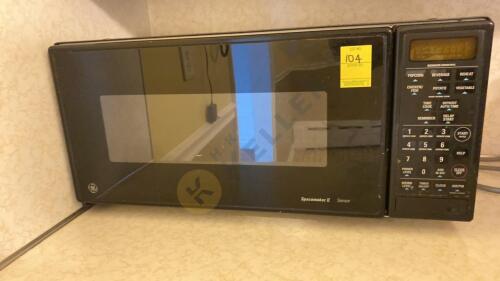 GE Spacemaker II Microwave