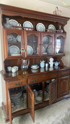 Contents of China Cabinet